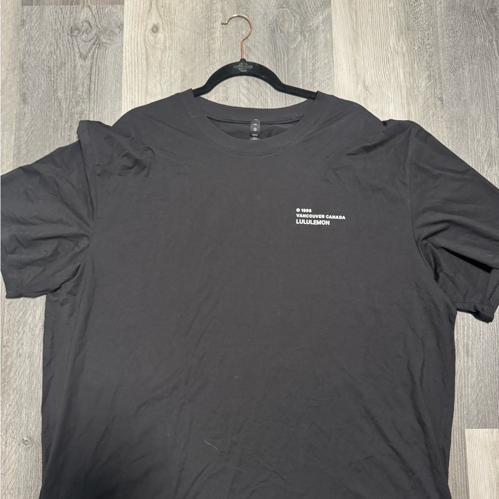 Lululemon fundamental tee logo